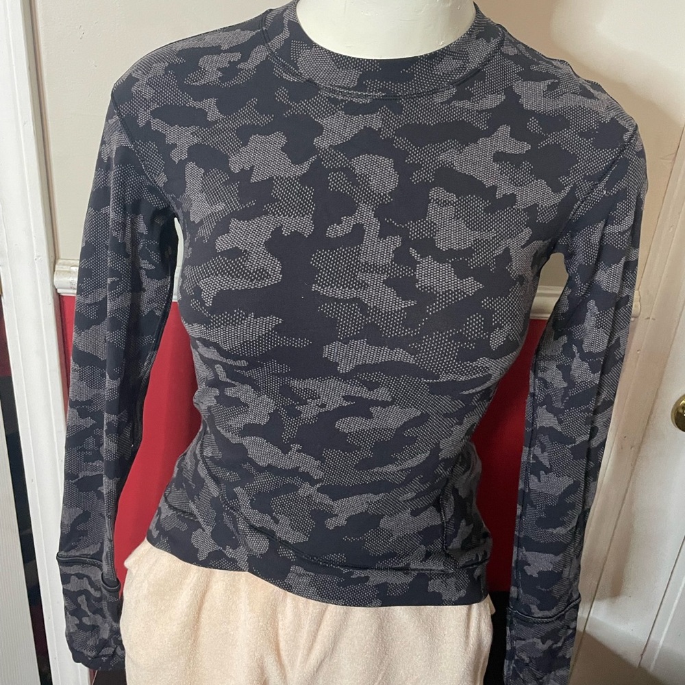 🎉 Lululemon Close to Crossing Long Sleeve Rulu Heritage Camo Black Lunar… - Picture 3 of 5